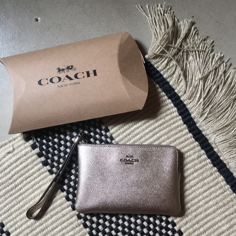 Coach Corner Zip Wrislet
